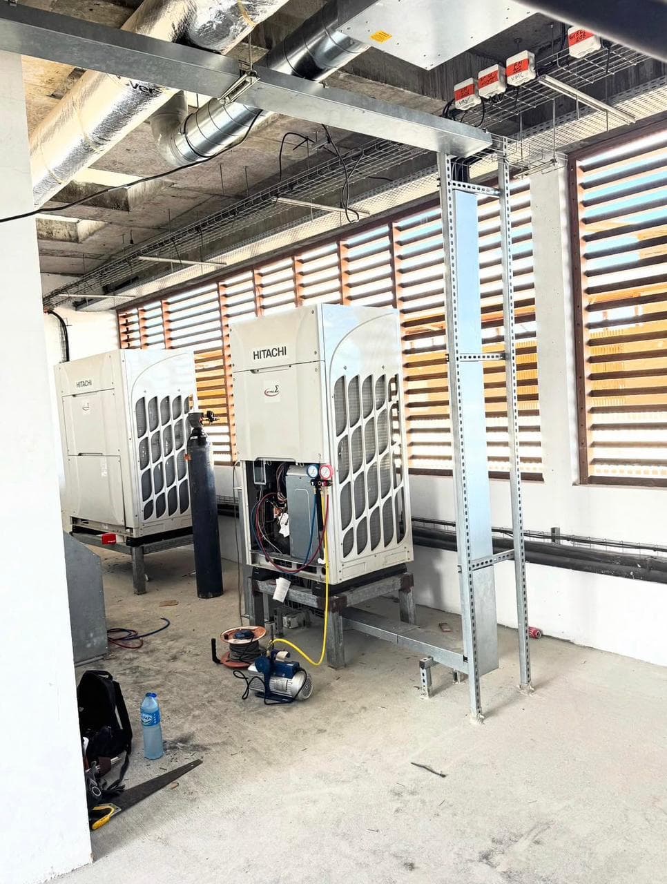Installation de groupes de climatisation VRV par AC Climatique en Guyane